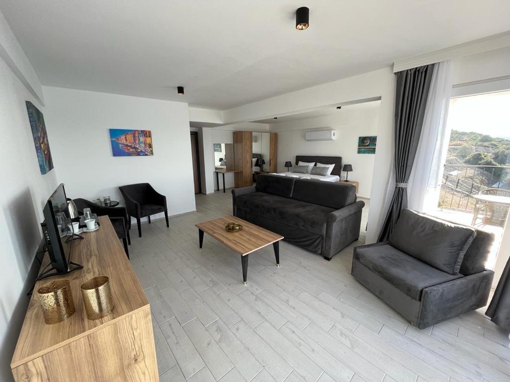 Ni Marin Hotel Миляс Экстерьер фото