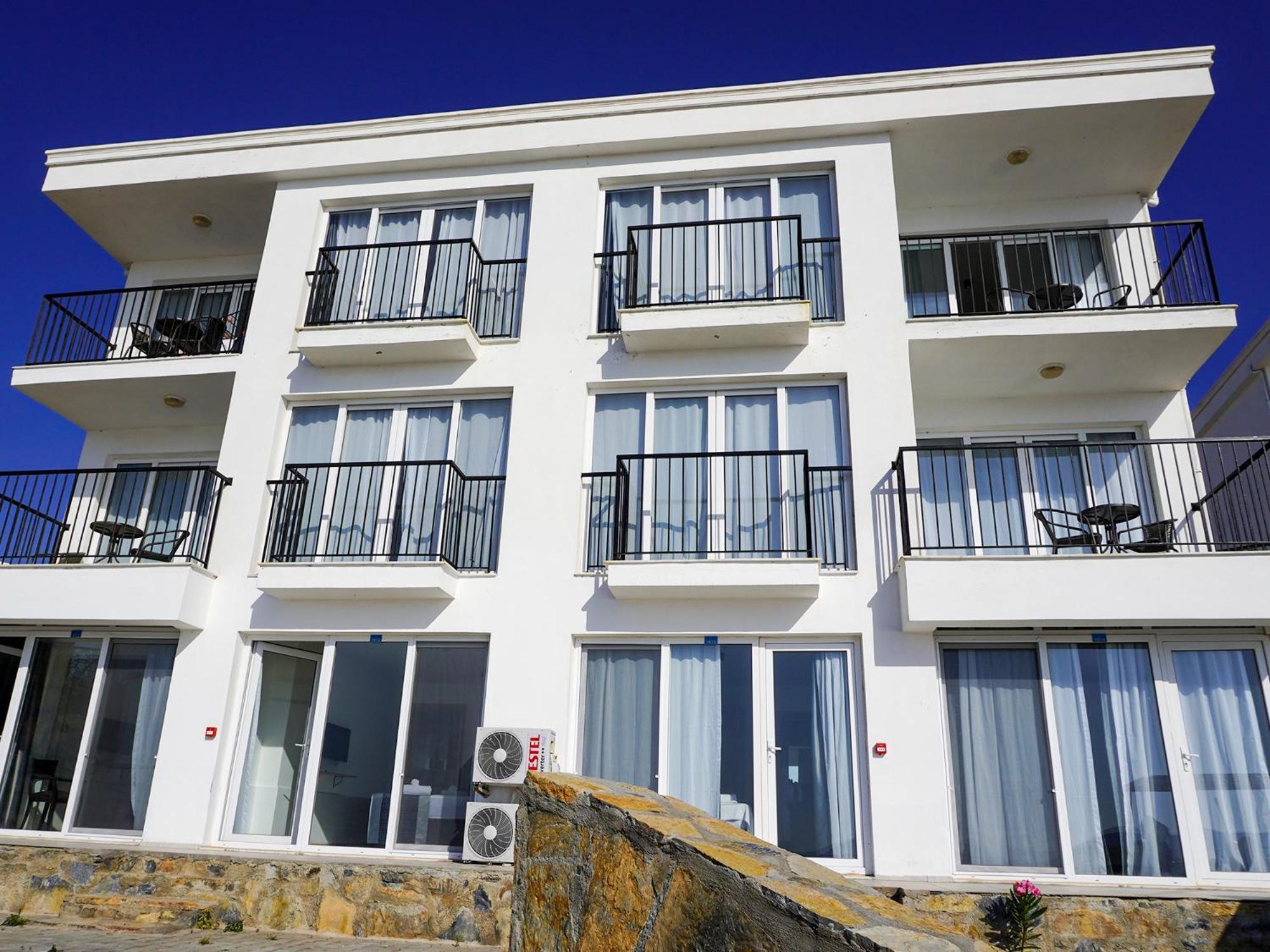 Ni Marin Hotel Миляс Экстерьер фото